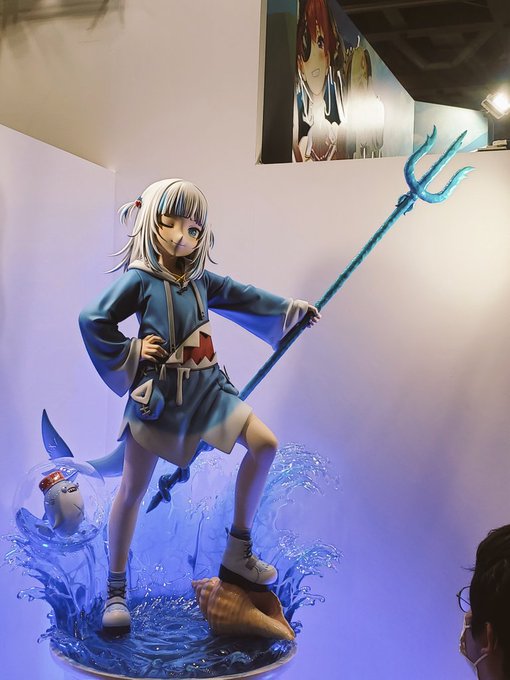 企業ブースのホロライブコーナー、ディズニーランドかよって感じだった 