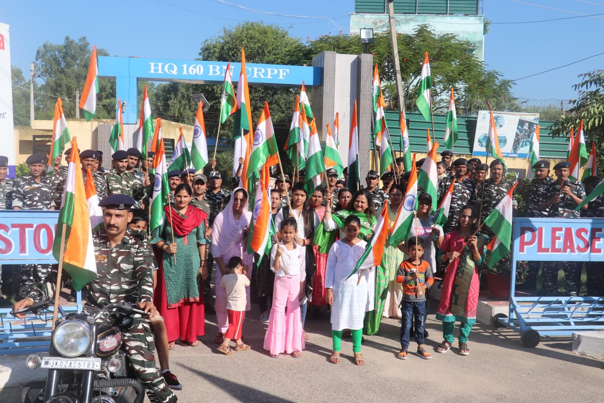 160BNCRPF's tweet photo. A Tiranga Rally is organised by 160bn in local market n nearby area in chatha a/w families n local public.Chorus of VanndeMatram and Bharat Mata Ki Jai filled the air while Rally marched with Tricolour in hands &amp; India in hearts.#HarGharTiranga @crpfindia @jammusector @WSCRPF2016 https://t.co/AIT1FKeDMS