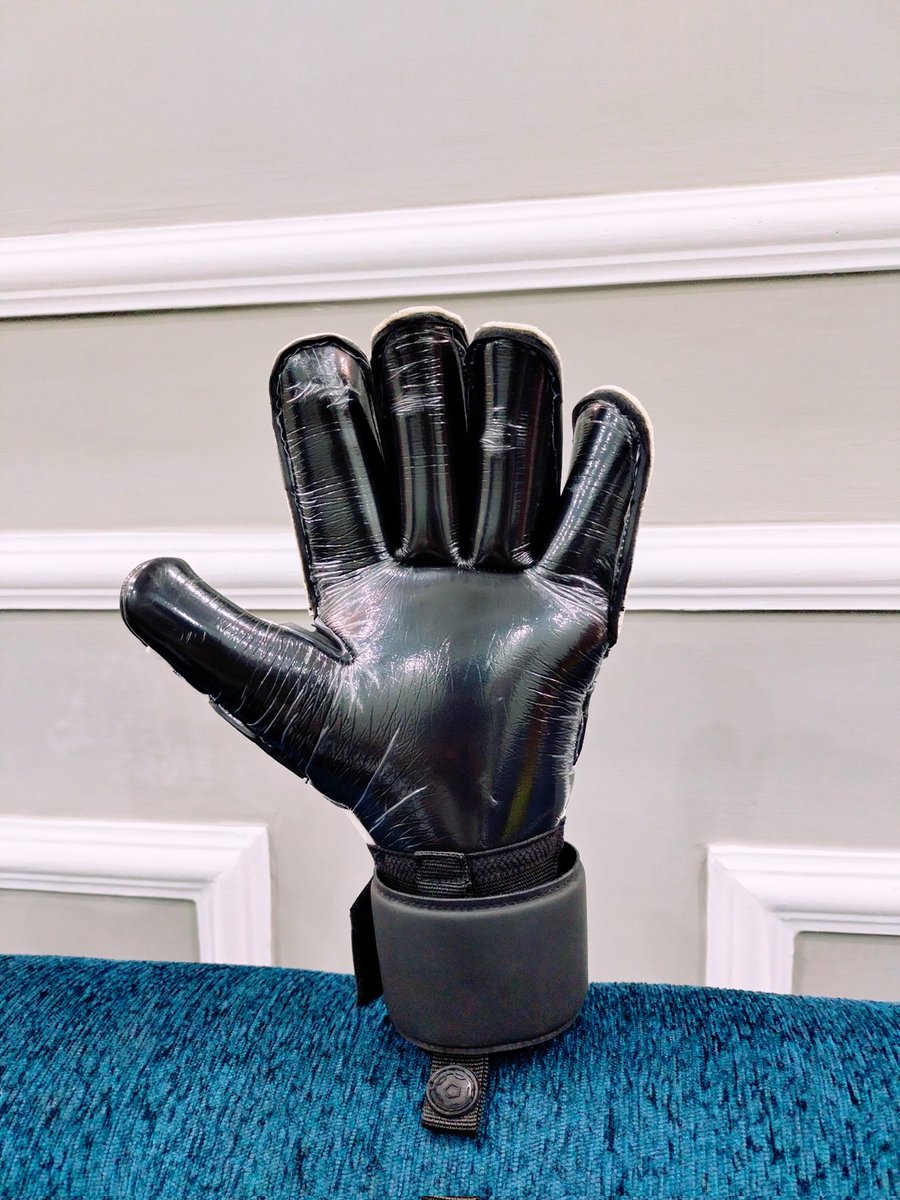 Production is almost complete.

Sizes 8,9 and 10 to start off with, and if the glove is popular then more sizes will be ordered.

Eclipse Pro
Roll Finger
Contact Latex

Pre order will be available on the site later today

sologk.com
