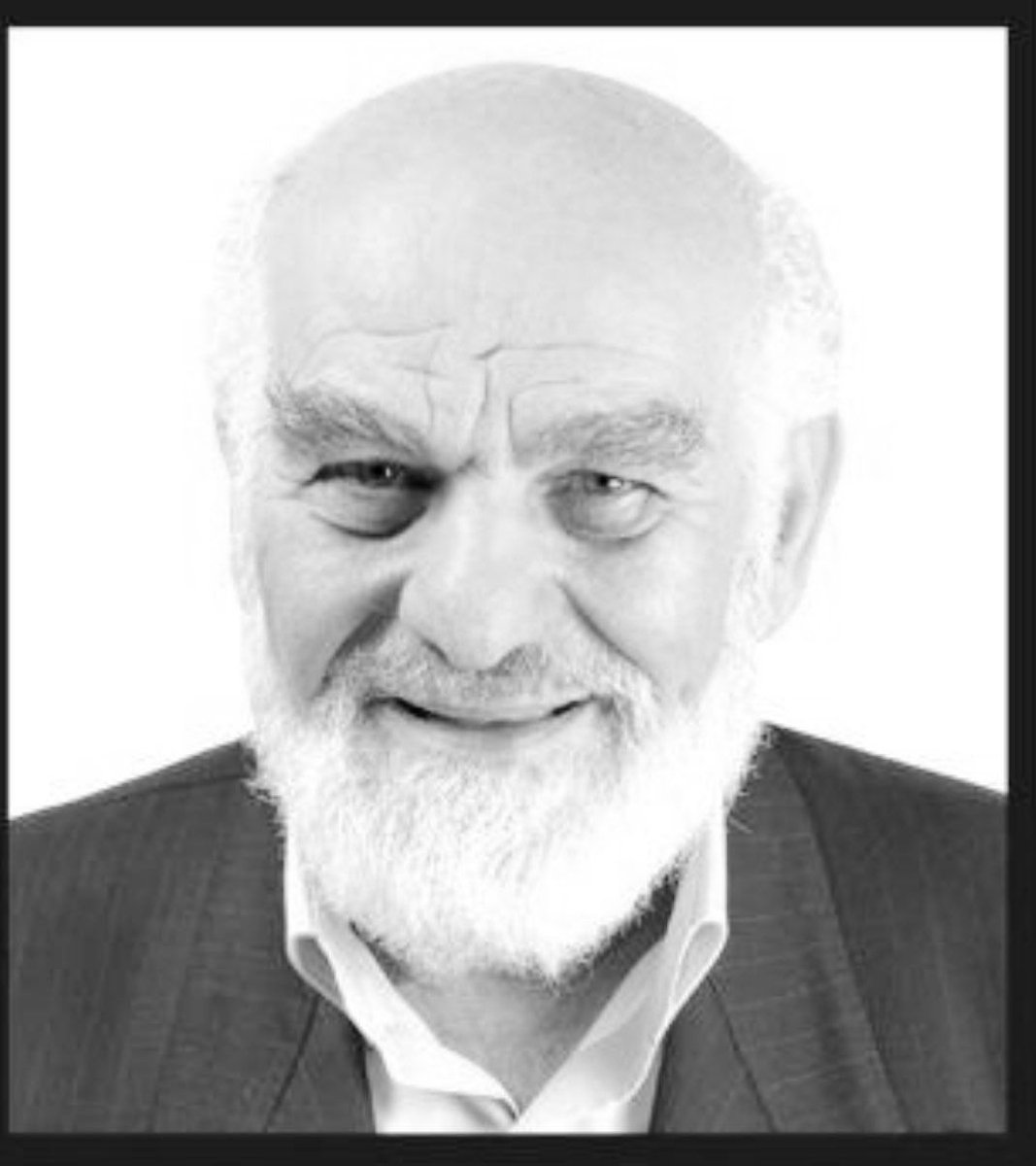 ihhinsaniyardim's tweet photo. Vakfımızın kuruluşundan beri en zor zamanlarda bile yanımızda olan, iyiliğin duyurulması için destek olan dava adamı Akit Medya Grubu İcra Kurulu Başkanı Mustafa Karahasanoğlu'nun vefatını derin bir üzüntüyle öğrendik.

Merhuma Allah'tan rahmet, yakınlarına sabırlar dileriz. https://t.co/5qVSRaeTKJ