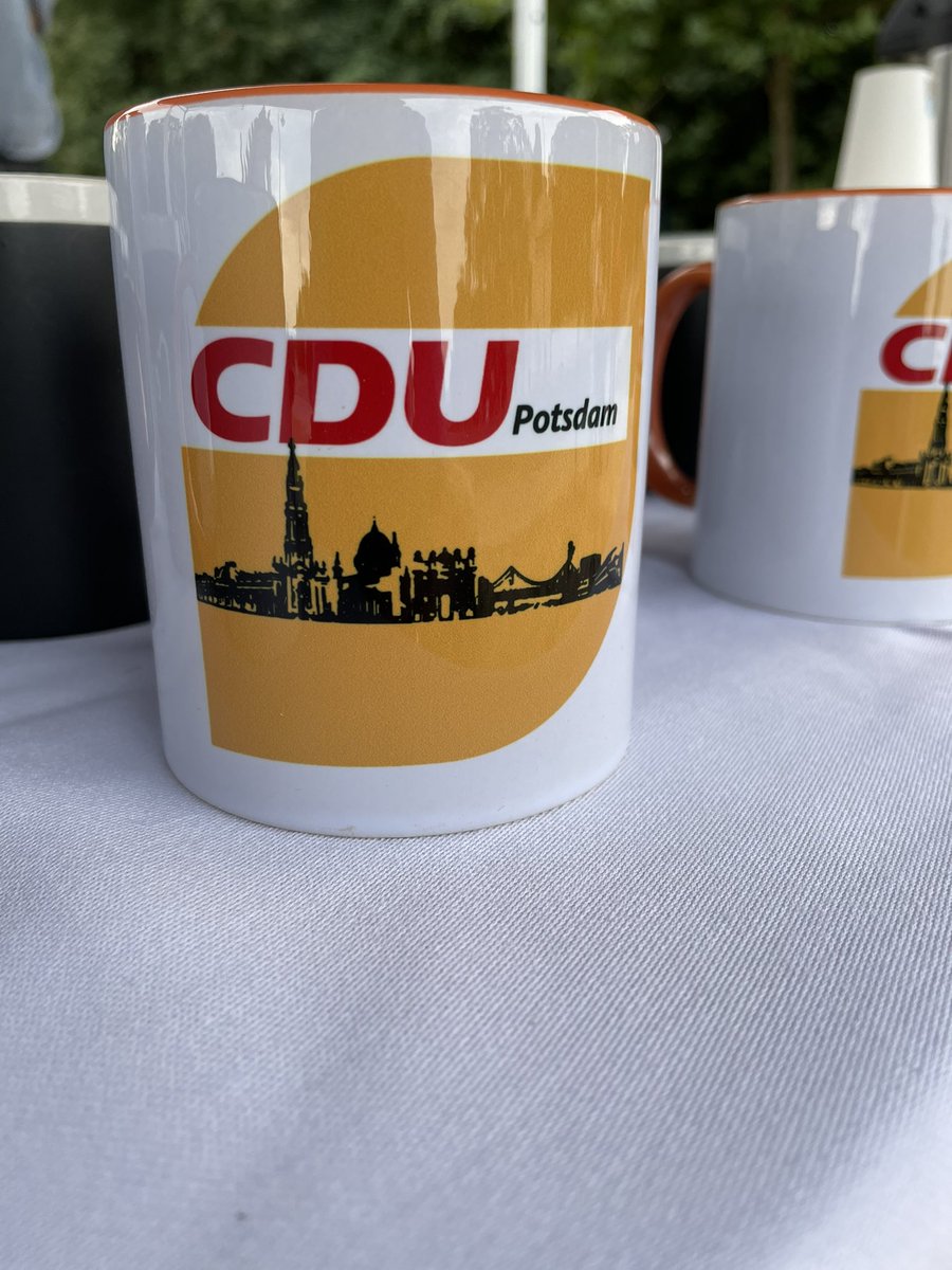 CViehrig's tweet photo. Gedenken der @CDUPotsdam zum 13. August an der #Glienicker #Brücke. Ab 10:00 Uhr geht es los. https://t.co/MCLtzLP9xR