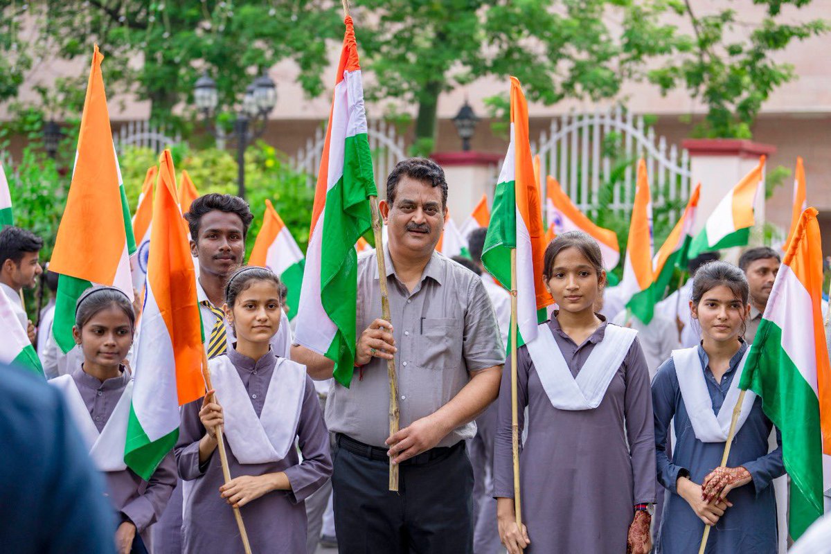 ShishirGoUP's tweet image. With students at 5 KD today morning.