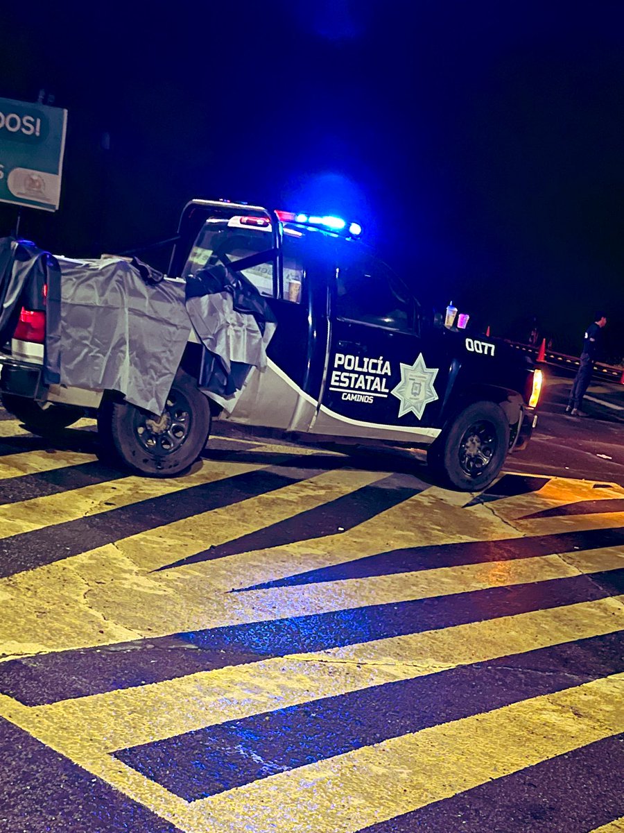 Manthis00's tweet photo. @NayaritGobierno Claro, robando a los turistas. Con el pretexto de salvaguardar. Cobrando y pidiendo dinero a cada coche. No vuelvo a venir a Nayarit. Yo siendo de #Ecatepec me siento más inseguro aquí. https://t.co/TQf1NwPLLq