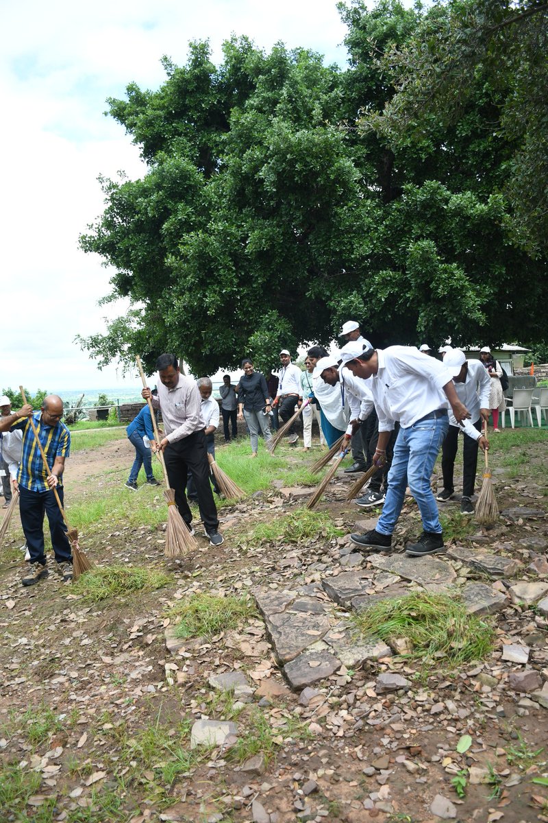 Deepaks71478621's tweet photo. #स्वच्छताअभियान
#sanchi stupa
#GpcBARELI https://t.co/CvD8kOInI1