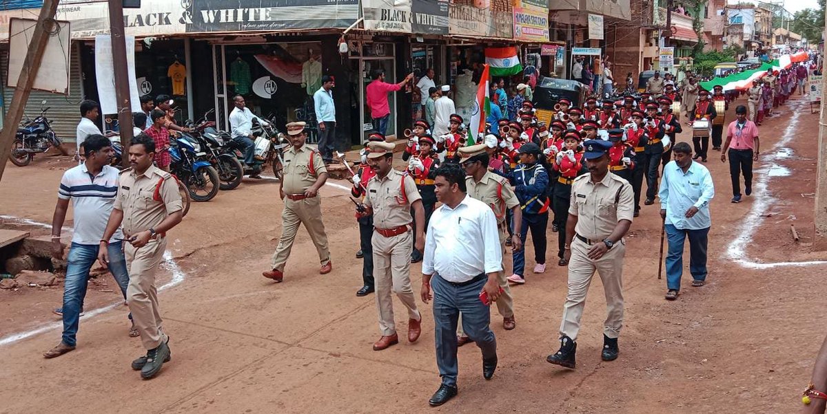 ZhbTownPs's tweet photo. To Day we are conducted  75th Independence Day celebrations rally  DSP sir zaheerabad and along with staff https://t.co/bjmp2E7Fd6