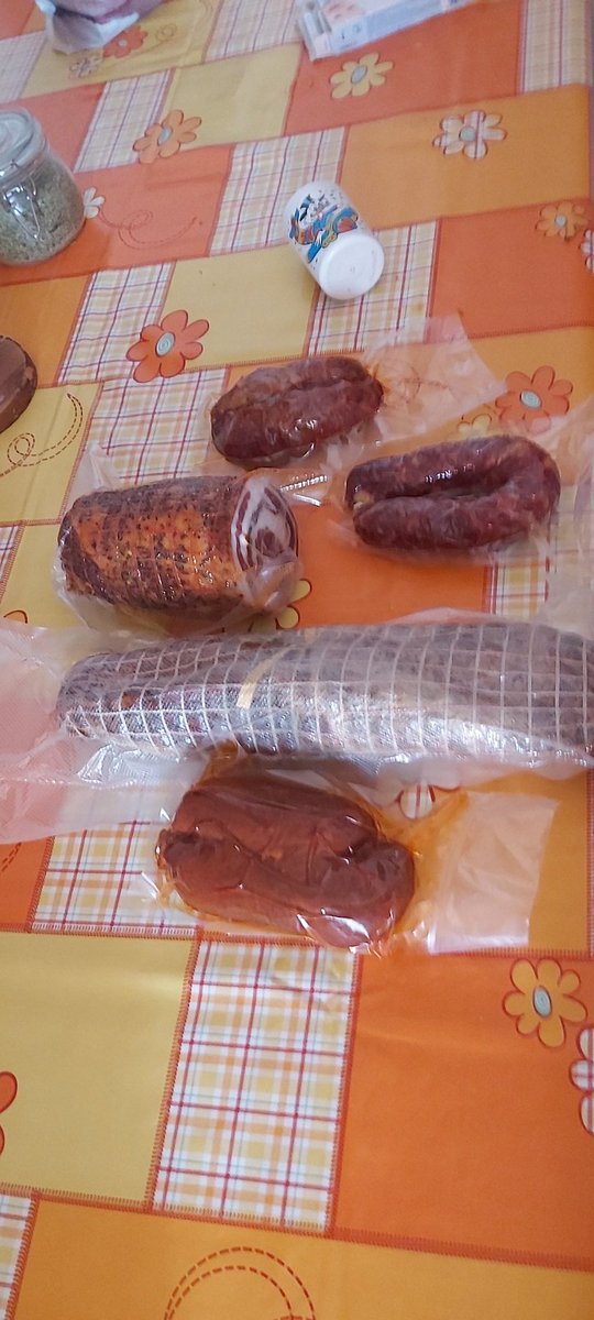 EmanueleDesamis's tweet photo. Il mio Spacciatore è differente... #nduja #pancetta #capicollo #soppressata #pomodorisecchi https://t.co/ivU0CZqwDS