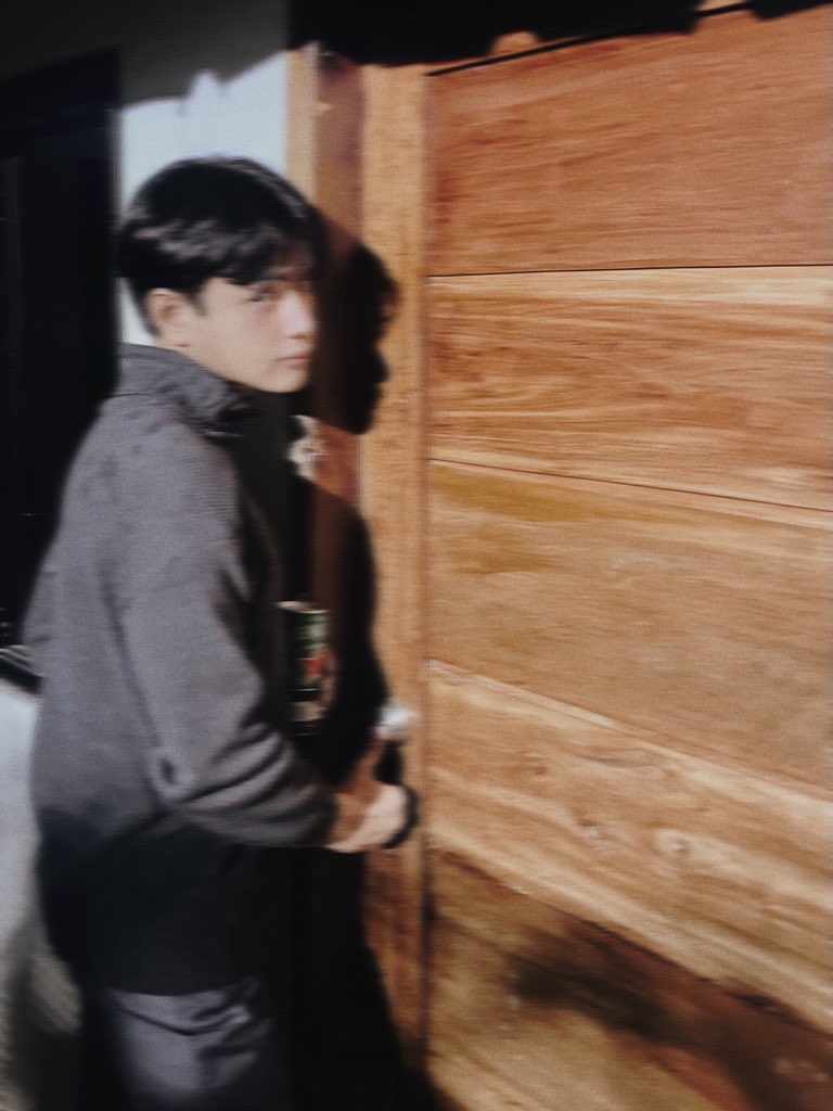 itsjeysworld's tweet photo. Back when we were still changin' for the better
Wanting was enough
For me, it was enough.
#august 
#folklore https://t.co/KuelhPuuA9