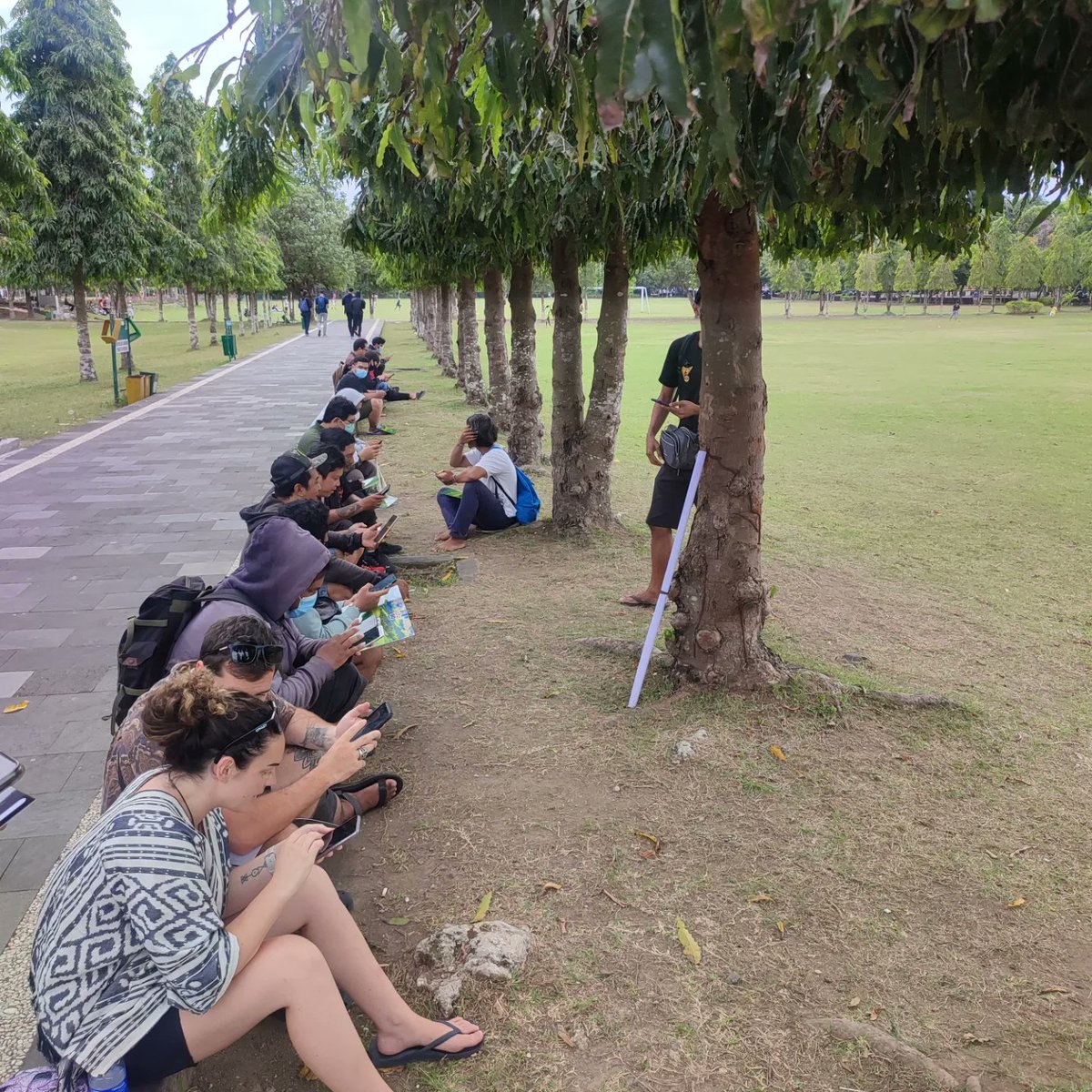 DewataMonmon's tweet photo. Comday Zigzagon Galarian With Team Monmon Dewata
Tetap menunjukan eksistensi dengan kumpul bersama dalam event2 Pokemon go.
Sampai jumpa di comday berikutnya
@PoGo_Indonesia
#pokemongoapp
#pokemongocommunityday
#comunitypokemongo
#comdayzigzagoon
#pogoindonesia
#pogobali https://t.co/33xSoJPU2i