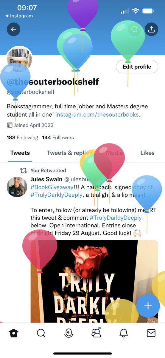 Happy balloon day to me! A lovely day for browsing bookshops in York I think 🥰🥳