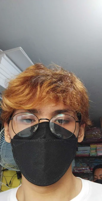 Hair looking extra dead today, should probably chop it all off 