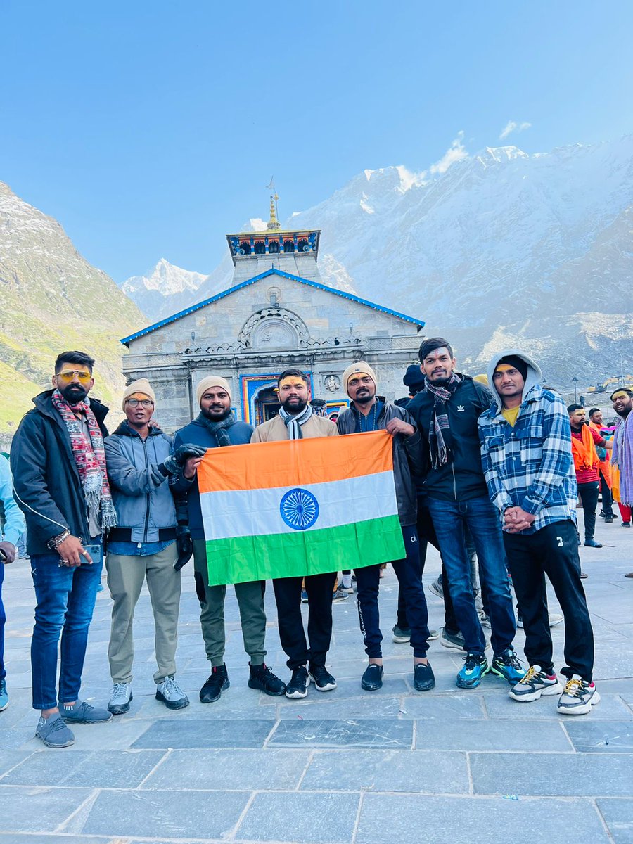HR06121's tweet photo. गर्व है इस तिरंगे पर
सारे जहां को ये दिखाएँगे,
अमृत काल मनाएँगे
घर घर तिरंगा लहराएँगे।
@BJP4India
@PatilOffice
@Jaydrathsinhji
@PMOIndia
@bjym_gujarat
#HarGharTiranga    
#AzadiKaAmritMahotsav https://t.co/rcOafh8w0o