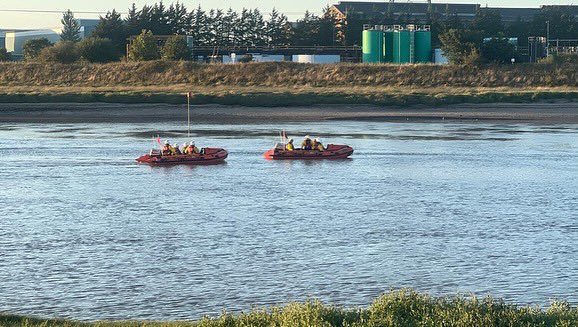 RNLIWestKirby's tweet photo. Great to be out on a joint exercise with @FlintLifeboat this week! ⛵️🌊😎 https://t.co/oxc9BJRaKn