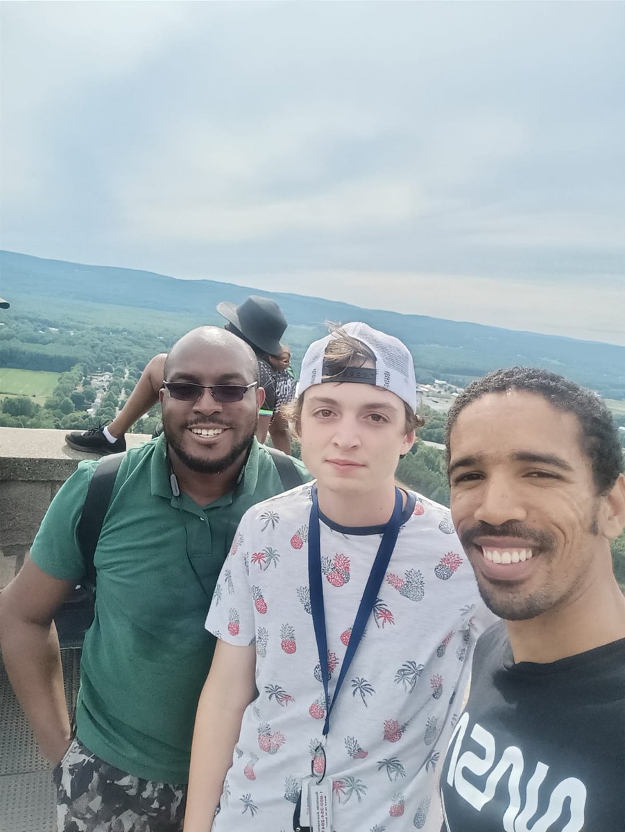 amoskiyingi's tweet photo. For weeks the Worcester Dinning Commons had stroked my ego &amp; divorced me from the gym. The closest I had come to a workout was a 15 min walk from my residence to the commons and commons to the faculty. 

In short this hike would end in tears, but tears with friends and a view. https://t.co/zClW5zg1mF