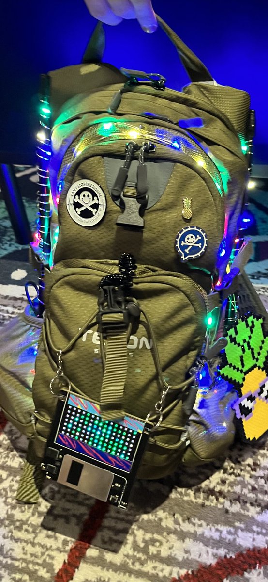 kenricketts's tweet image. Awesome to be back @defcon!
Kudos to the creator of ‘Hack my backpack!” #Defcon2022