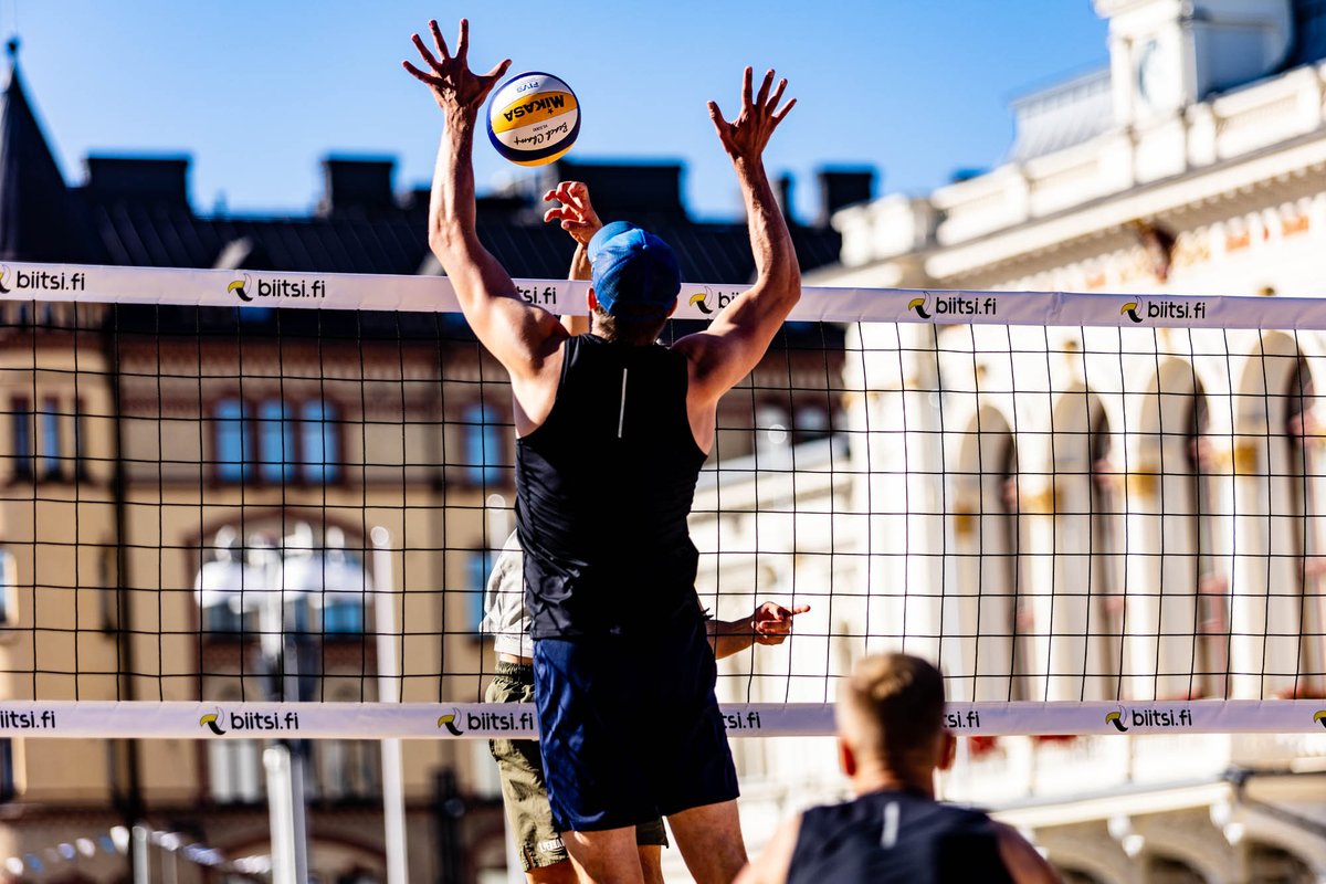 bvsuomi's tweet photo. Arttur ja Valtter Pennanen käynnistivät beach volleyn SM-finaalien päätöspäivän pienimutoisella paukulla edeten illan finaaliin voitolla Pekka Piiposta ja Teppo Pulkkisesta 16-21, 24-22, 15-10. Finaali pelataan kello 18 ja toinen pari sinne selvitetään 11.15.

#SMbeach https://t.co/VGgBy7Vr8C