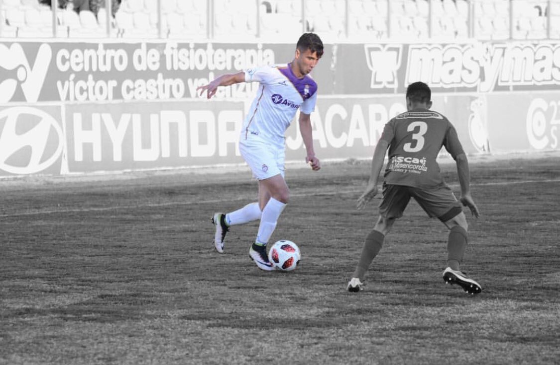 Hoy cumples 100 años de historia, cumples 100 años de sufrimiento pero también de muchas alegrías.

Fuiste, eres y serás toda una vida de mucha gente. 

Ha sido y fue un honor haber podido defender este histórico escudo. 

ABUELO 💫 <a href="/RealJaenCF/">Real Jaén C.F.</a> 🌟🤍⚽️