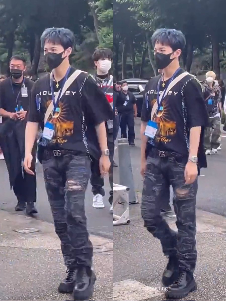guccidobi's tweet photo. kim doyoung's fit today 🔥 https://t.co/elYgMFgJhg