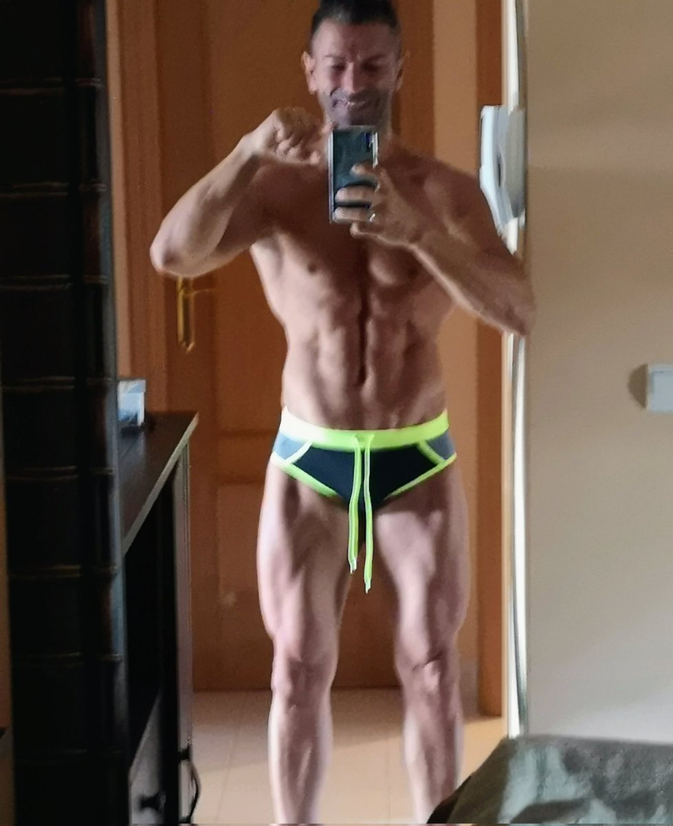 entrenadorprof's tweet photo. Verano de mis 46añazos. Un nuevo comiendo, como CADA DÍA! porque la VIDA ES CUESTIÓN DE ACTITUD! 💪😍🌹😘 #TOP #TC10 https://t.co/FFHmwQNrbg