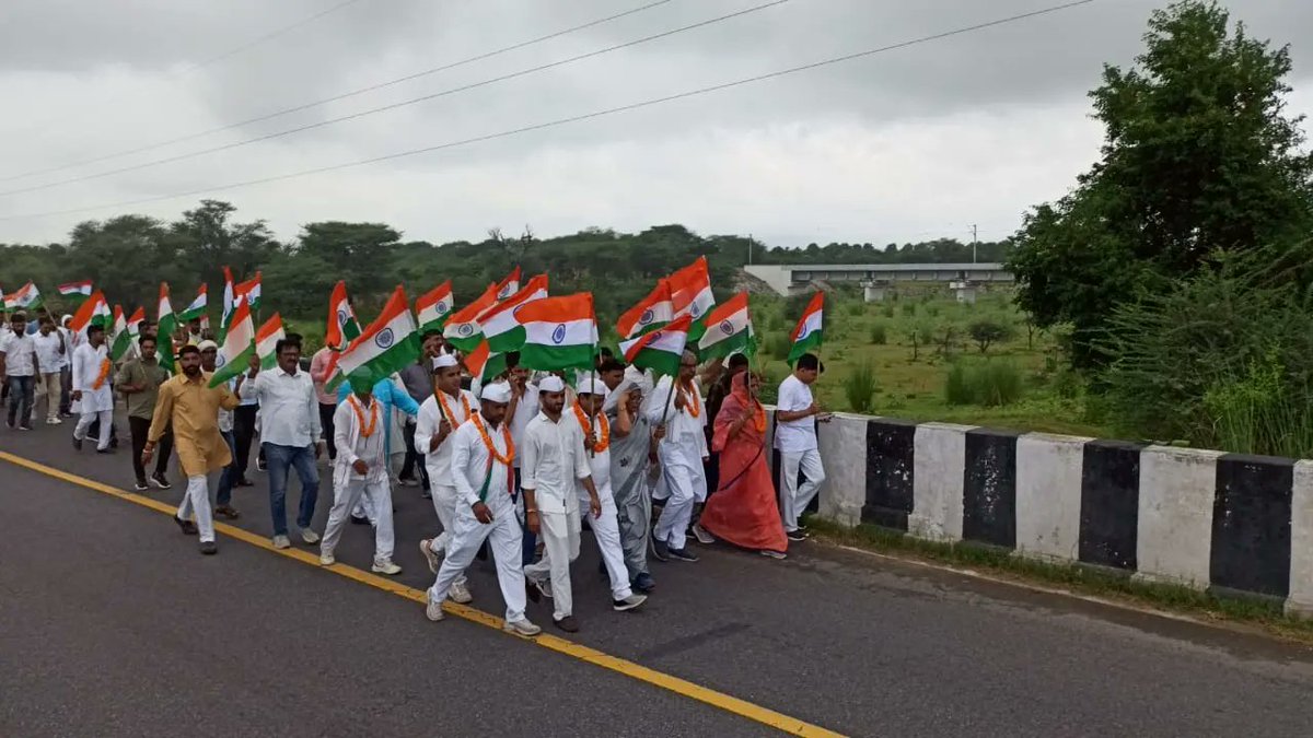 sureshmodinkt's tweet photo. आजादी की 75वीं वर्षगांठ पर सीकर जिला कांग्रेस कमेटी द्वारा 75 किमी. की गौरव पद यात्रा में सैकड़ों कार्यकर्ताओं के साथ सम्मिलित हुआ l
#MLASureshModi #NeemKaThan #SureshModiNKT
#RajasthanBusinessWelfareBoard https://t.co/Dn9nY1lmqe