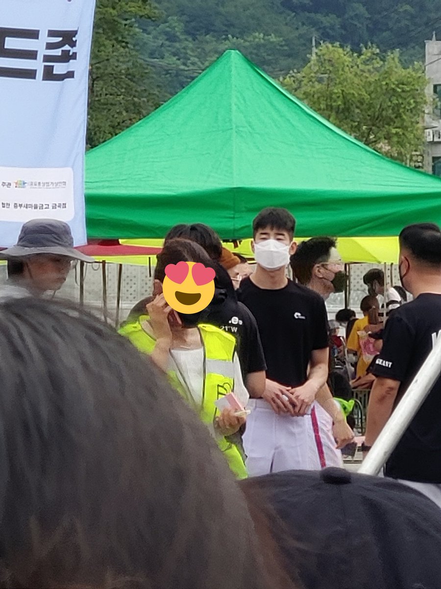 사회자분한테 설명듣는 승우 
떨려
#한승우 #HANSEUNGWOO
#육사_군악대