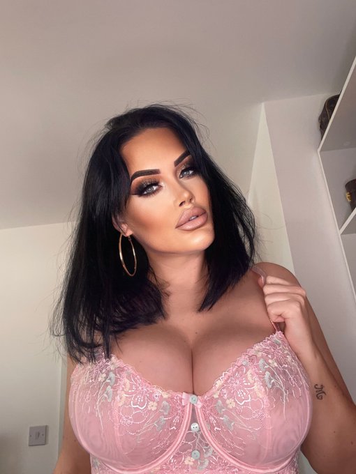 Do you like see-through lingerie? 😍 https://t.co/Qn1vwpUFJt