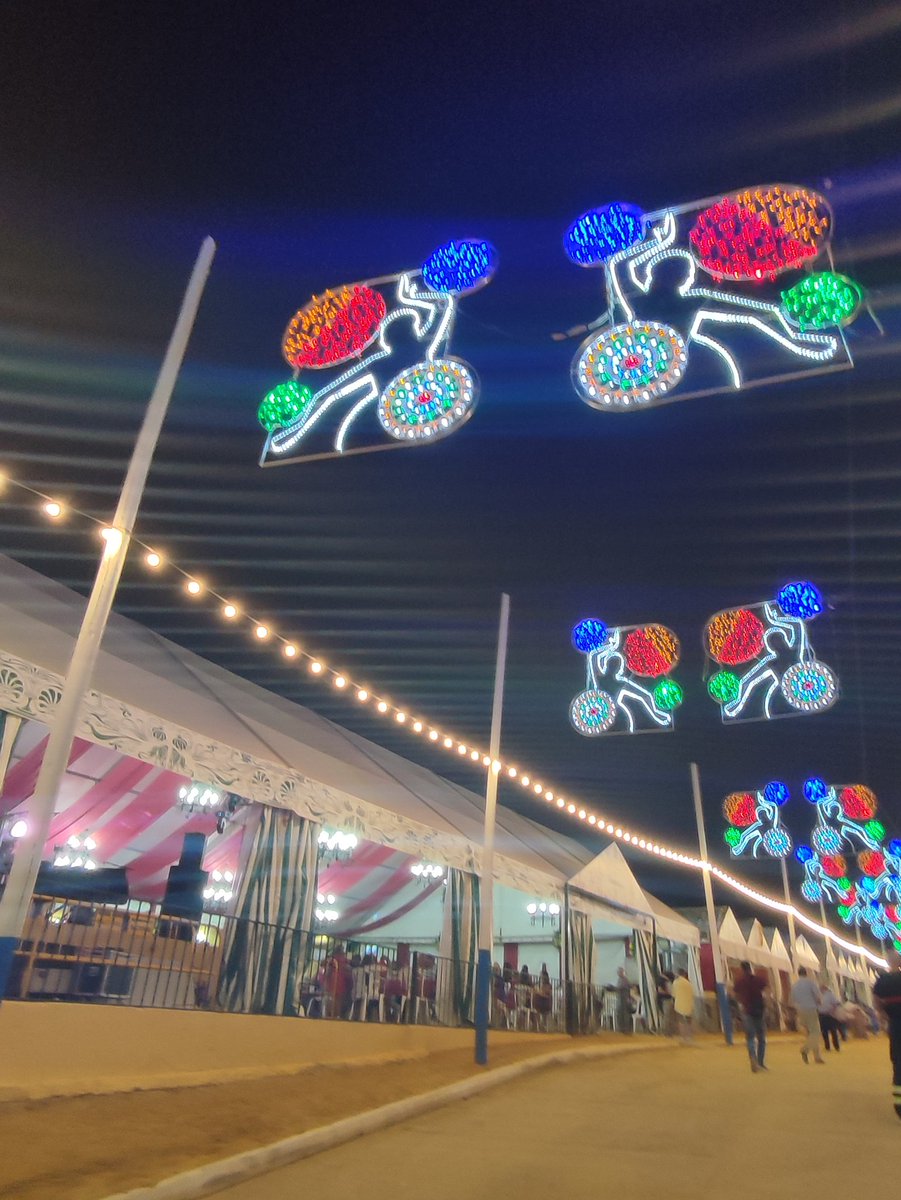 sheilacriado12's tweet photo. La feria de Salteras acaba conmigo. 
Que ganas tenía de volver a pisarla. 
#MuertaMolía #Taconeando #DándoloTodo https://t.co/TVPLoJzHEe