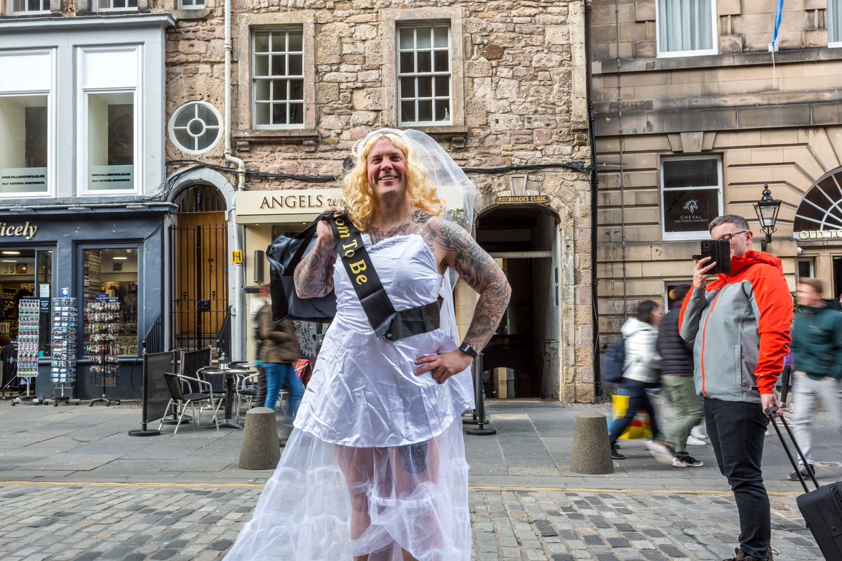 Join us on the Royal Mile… who knows what you may see this silly season?! #fringe #royalmile #edinburghfestival #laughs #august