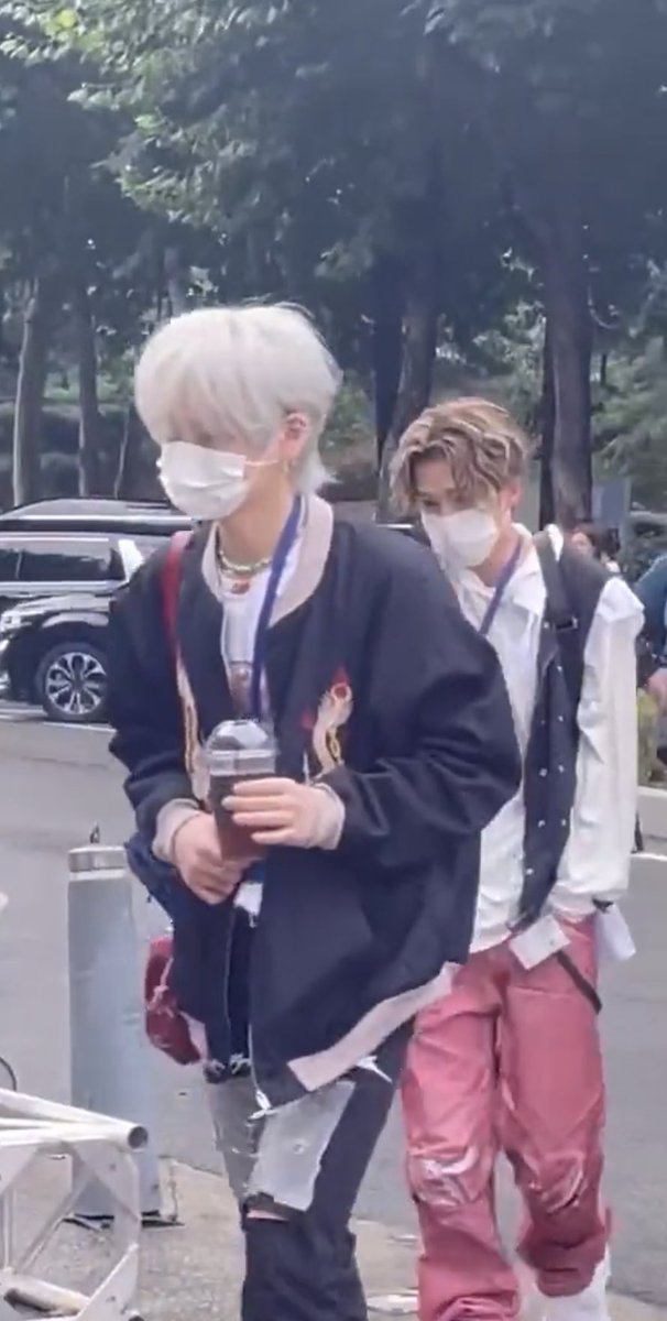 yoshkyma's tweet photo. Welcome to Yoshi Jack Frost era with Asahi Kuaci Curly 😭
#TREASURE https://t.co/quFPppEnfP