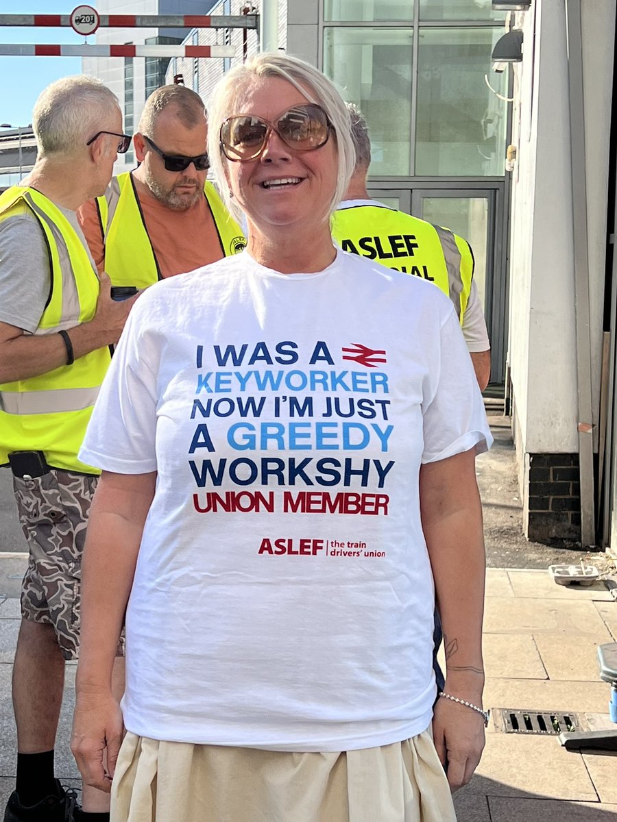 ashourigan's tweet photo. @ASLEFunion great turn out at Manchester with Longsight Driers and supporting comrades. #Solidarity
#fightingforequality
with thanks to @pcs_union for their support https://t.co/1pqrLIWVw8