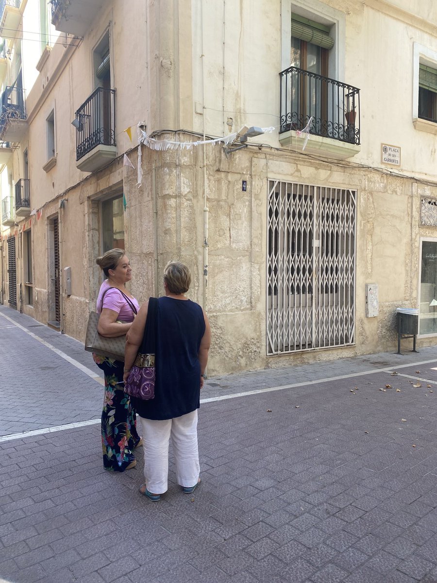 jerusalen_torra's tweet photo. Municipis i les seves places,la seva cultura,la llengua i sobretot la seva #gentgran la nostra memòria construïda➡️ #HistoriadeVida q han de donar continuïtat a #ProjectesdeVida les places han de tornar a omplir-se👴🏼👩🏽🦳👵🏻Municipis q pensan en #Gran i com m’agrada #plçLesGarrofes https://t.co/VJwfr2aOFl