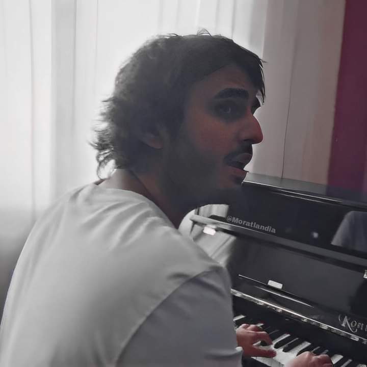 ortizmartin43's tweet photo. @Del40al1_es @oscarmartinezdj os proponemos como candidatos para la lista @MoratBanda con #ValenMas y con #LasCometasSiempreVuelanEnAgosto #Del40al1CocaCola https://t.co/MQxUDrlKNS