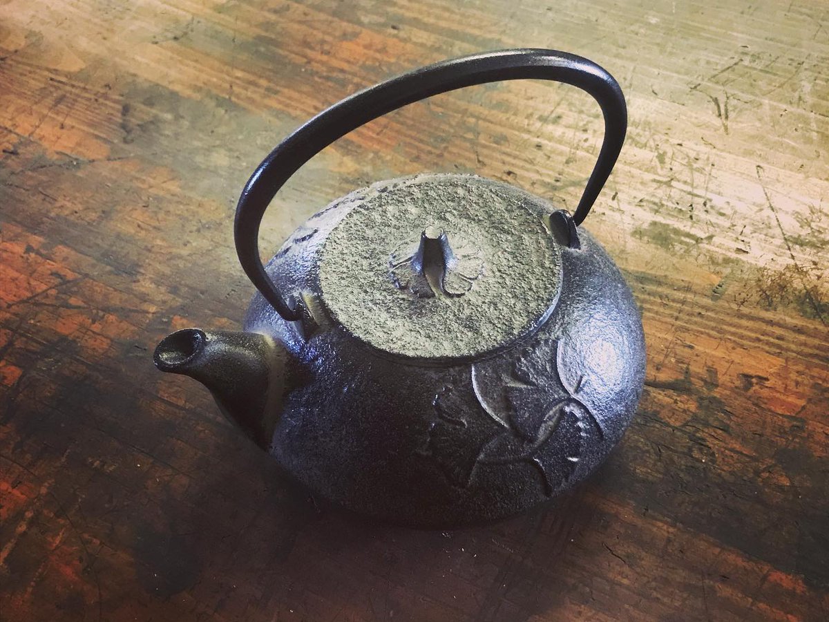 oitomi_global's tweet photo. Tetsubin "Ginkgo (銀杏丸)"
Ginkgo pattern is a lucky charm for longevity in Japan
#ginko #gingko #gingkoleaf #gingkotree #tetsubin #ironkettle #kettle #teapot #ironteapot #teaware #teatime #teaart #teaculture #teaexpert #teagift #castiron #ironware #tealover #lucky #LuckyCharm https://t.co/oHBKcWSjYx