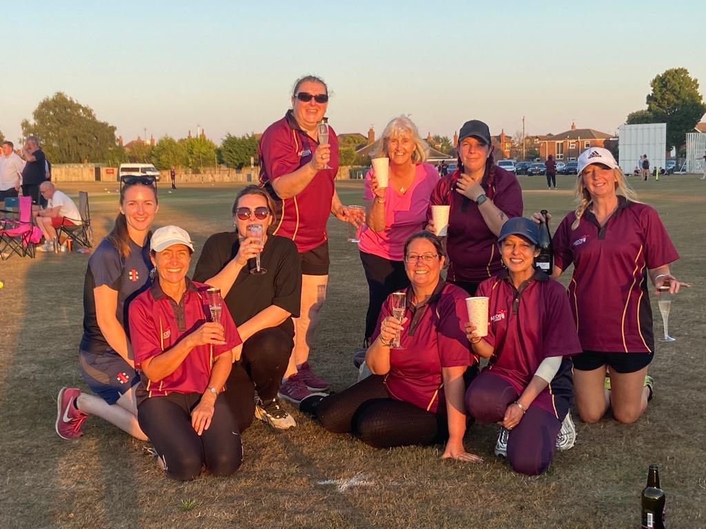 🏏Womens Softball Tournament🏏
Fantastic time had by all at the Softball Tournament last night as we welcomed teams from <a href="/Melton_Cricket/">Melton St Audry’s & Achilles CC</a> ,<a href="/CopdockOlCC/">Copdock & Old Ipswichian Cricket Club</a> ,<a href="/KesgraveCC1993/">Kesgrave CC</a> and <a href="/NowtonCricket/">Nowton Cricket Club</a> to Dellwood Avenue.