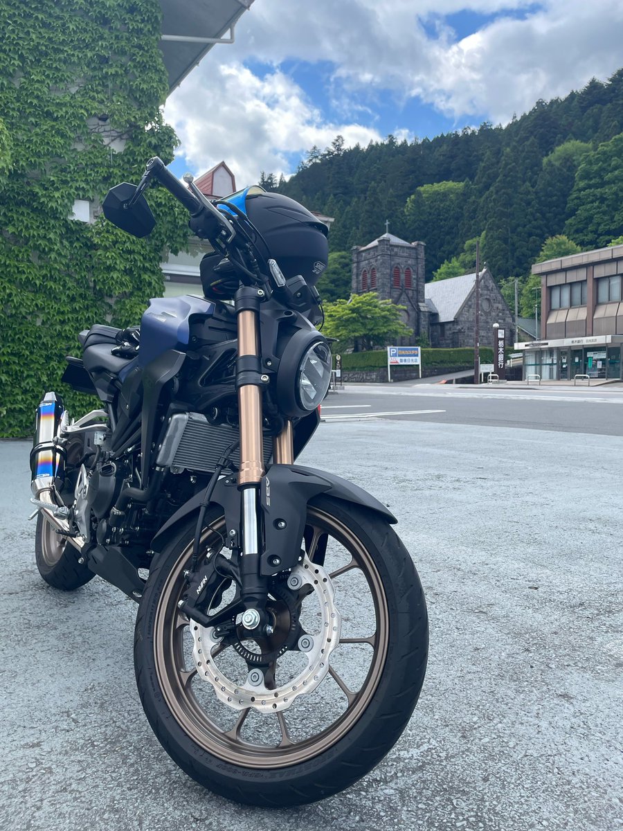 masa09126's tweet photo. せっかくの休みなのに、天気が微妙で乗れず。
賛否両論あるスタイルだし、派手なカスタムしてるわけではないけど自分のCBはかっこいいと思っている（笑）

#CB250R #mc52 
#デイトナ #BEAMS #hurricane 
#バイク乗りと繋がりたい
#バイク好きな人と繋がりたい https://t.co/KNOajLgLfG