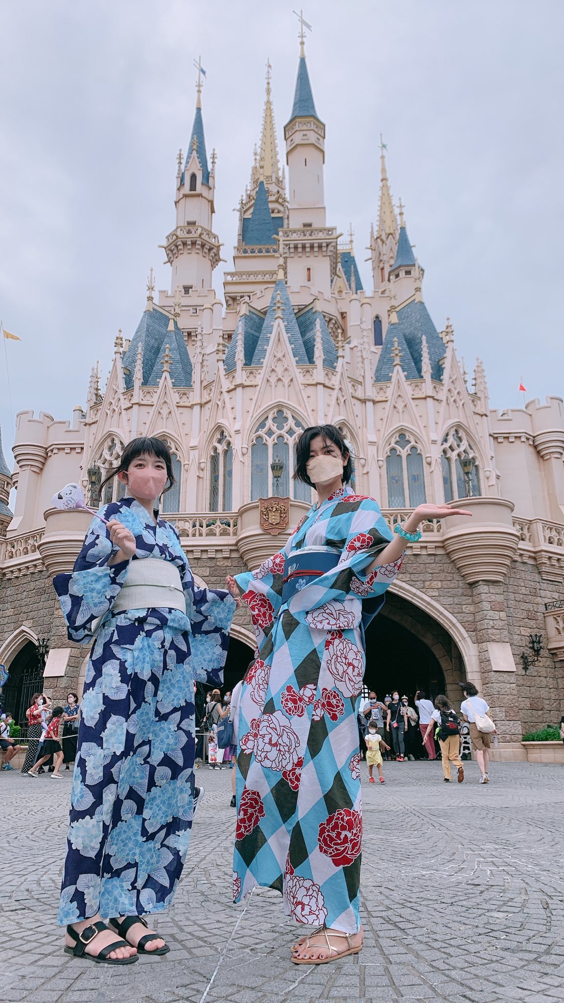 じまお お互いディズニー好きだけど2人では中々行く機会なかったいとこと念願のディズニー しかも浴衣 楽しかった 今度は秋にお互いのおばあちゃんの着物でお出かけ T Co Kktmiaf22d Twitter