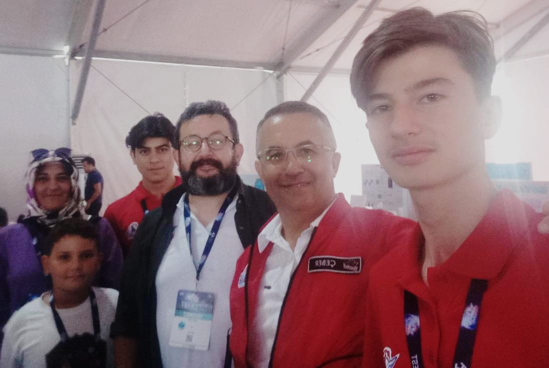 Hemşehrimiz Rize Valisi Sayın Kemal Çeber, İnsanlık Yararına Teknoloji Yarışmaları kategorisinde Rize'deki finallere katılan Turhal Şeker Fen Lisesi öğretmen ve öğrencilerini ziyaret ederek başarılar diledi.

<a href="/tcmeb/">Millî Eğitim Bakanlığı</a> <a href="/ahmetozdemirmem/">Ahmet Özdemir</a>