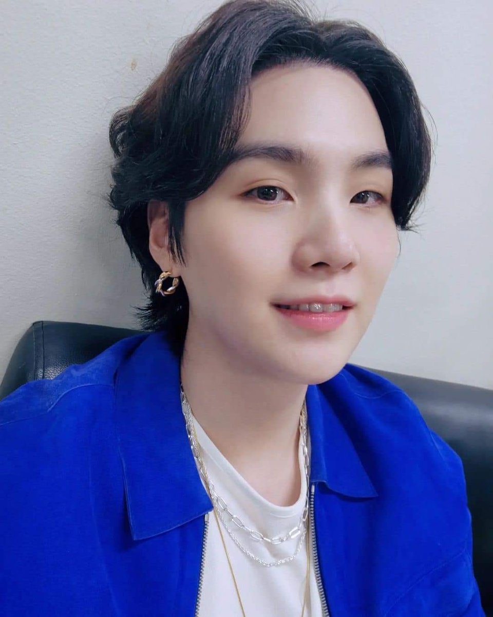 min_sherica's tweet photo. Oh my dear angel, I was just about to sleep and you post these pics?

Now I'm gonna be wide awake staring at these. 😂😂😂

#yoongimarryme 💍
#bluesuitsyou 💙
#iloveyouyoongi 
#SUGA 
#AgustD 
#MinYoongi https://t.co/zsTdr5ZfN9