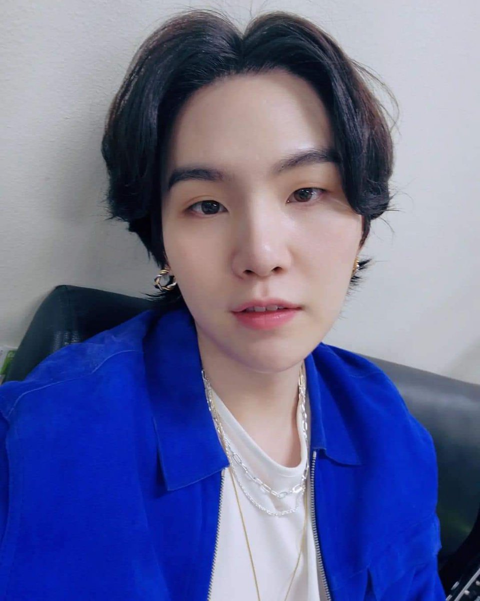 min_sherica's tweet photo. Oh my dear angel, I was just about to sleep and you post these pics?

Now I'm gonna be wide awake staring at these. 😂😂😂

#yoongimarryme 💍
#bluesuitsyou 💙
#iloveyouyoongi 
#SUGA 
#AgustD 
#MinYoongi https://t.co/zsTdr5ZfN9