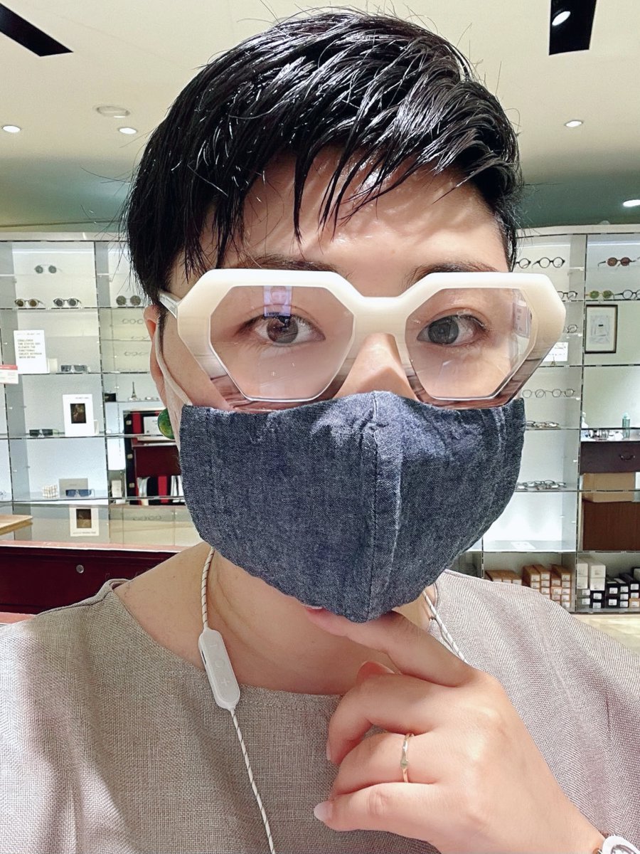 ymdxmeganeeeeen's tweet photo. #HENAU (エノウ)のLANCONO
ほ~~~~~~~~~~~んとかわいいぞ……!>RT
かけないと
絶対わからないタイプのメガネなので
かけるだけかけて
「メガネとは……」と宇宙に飛ばされてほしい。いいぞ。 https://t.co/zxAx92ms3a