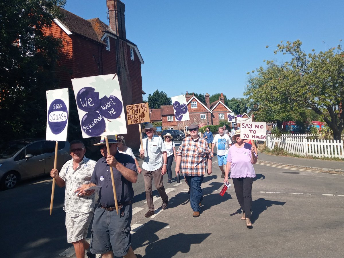 WWBSquashed's tweet photo. On our way to the #BlackcurrantField to protest against #Gladman's dreadful proposals. 

@LewesDC please help #StopTheSquash! Listen to our community and reject the proposals. #SaveOurBlackcurrantField #WeWontBeSquashed

@JamesMacCleary @mariacaulfield @CommunityVOP @CPRESussex https://t.co/kQQP8KTmVw