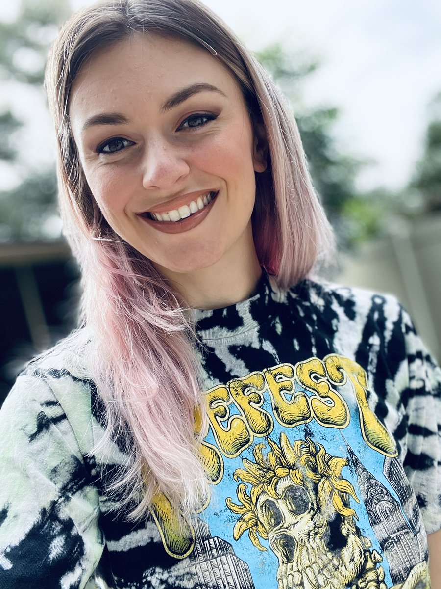 Good morning and happy Saturday degens! 💕 
Who else wears their merch more than their normal clothes? 🙋🏼‍♀️

<a href="/BoredApeYC/">Bored Ape Yacht Club 🍌</a> #BAYC #MAYC