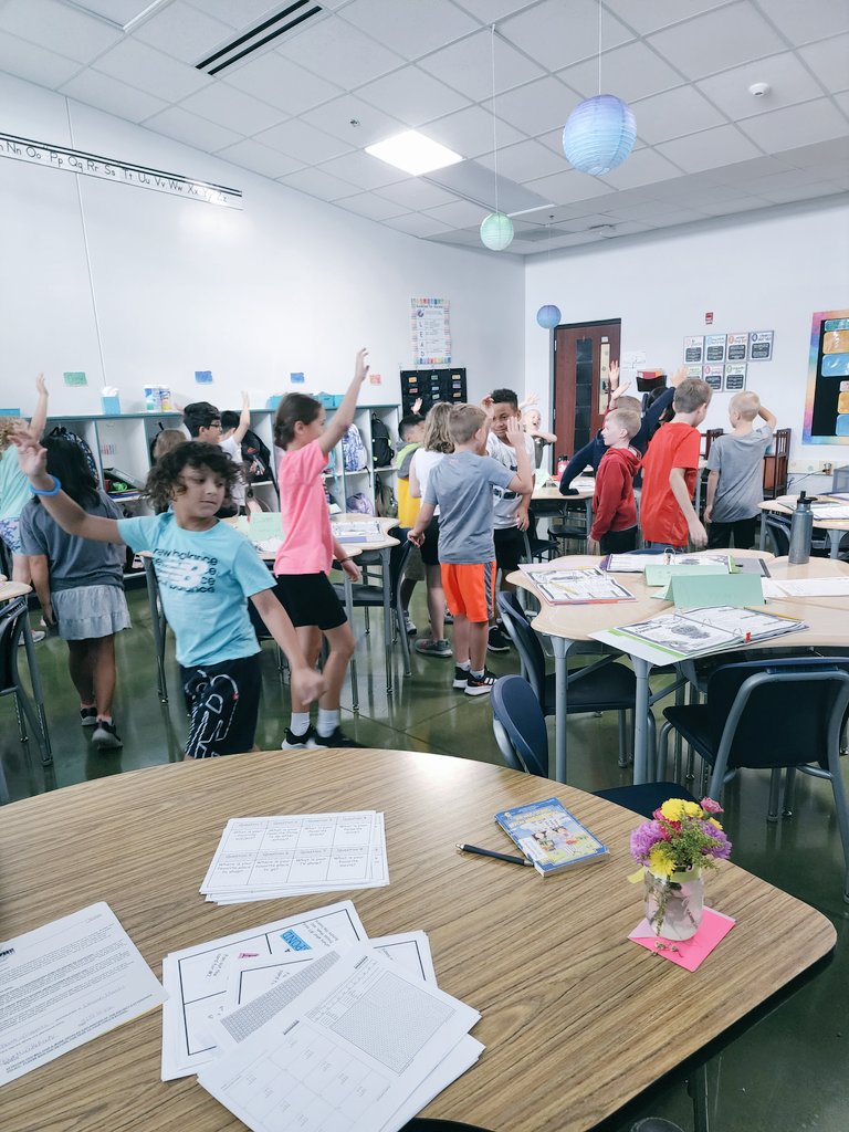 MsGeorgesClass2's tweet photo. It was a great first week! On Thursday and Friday,  we started our Leader in Me learning. Students learned ways they can be a leader, and the class worked together to create our class mission statement. 

Students also spent some time sharing highlights from their summer. https://t.co/iNyQai1HI3