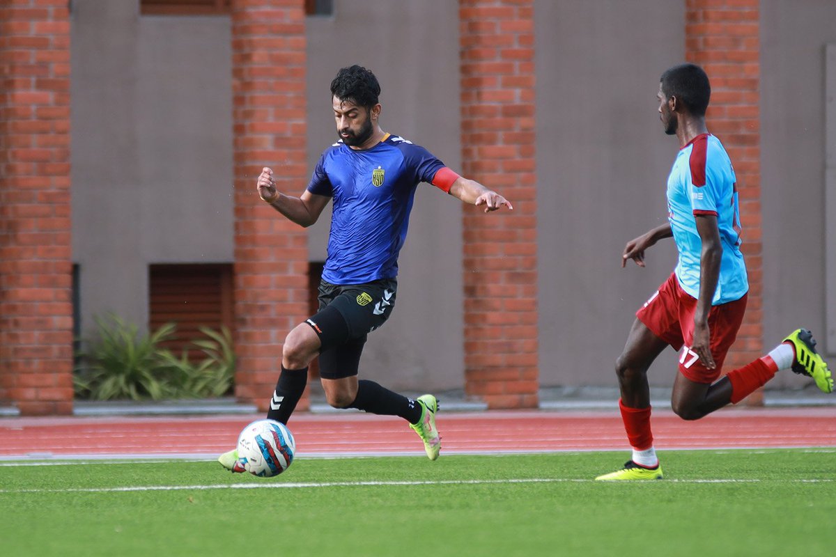 💪 Crucial minutes under the belt!

@JavierSiverio97 scores brace as Hyderabad beat SC Bengaluru 2-1 in our first pre-season friendly.

#HFCPreseason #మనహైదరాబాద్ #HyderabadFC 💛🖤