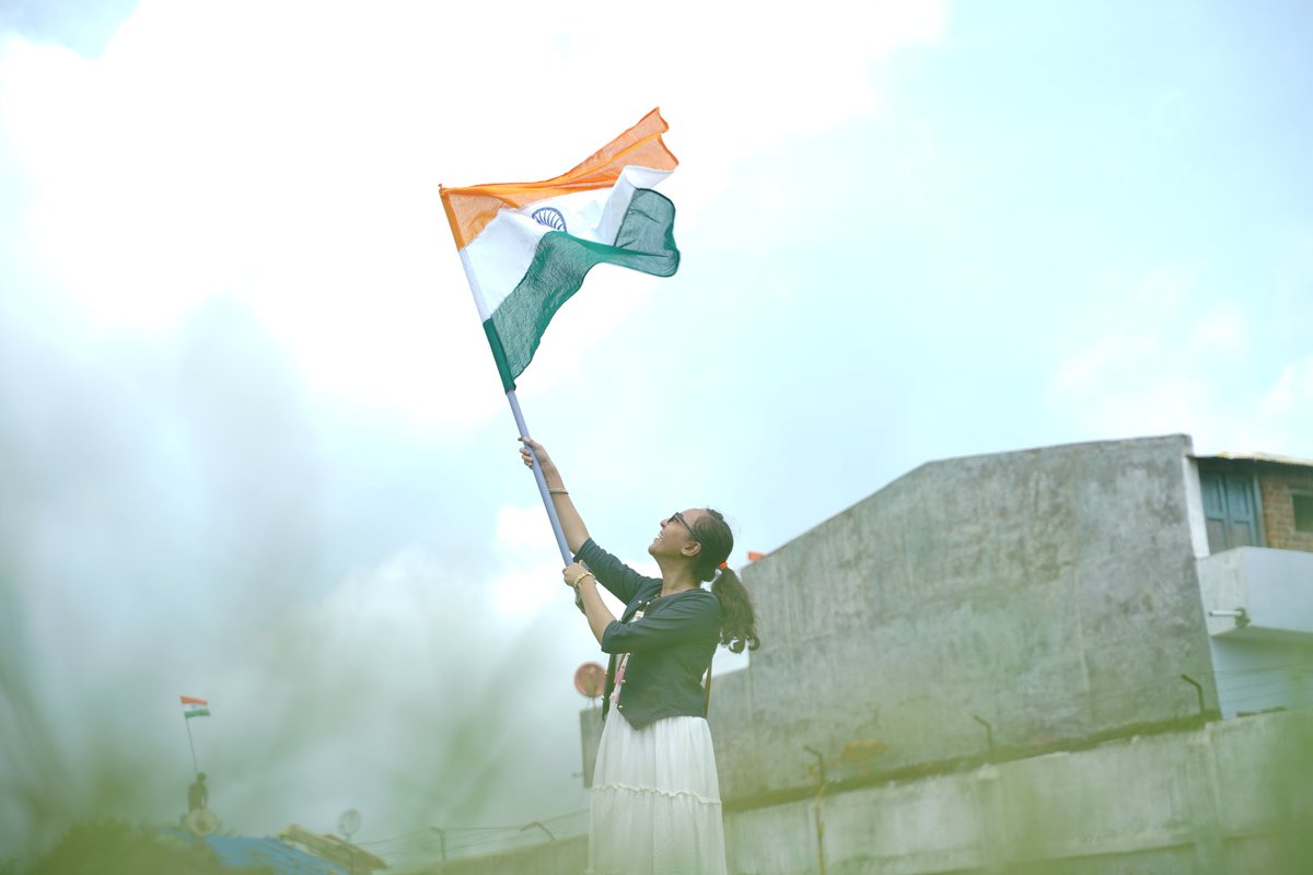 VVithika's tweet photo. #HarGharTirangaa 
#AazadiKaAmritMahotsav 
#75thIndependenceDay 
#photowithpride
#Indian #love #RespectNationalFlag https://t.co/3fsSWNfTqK