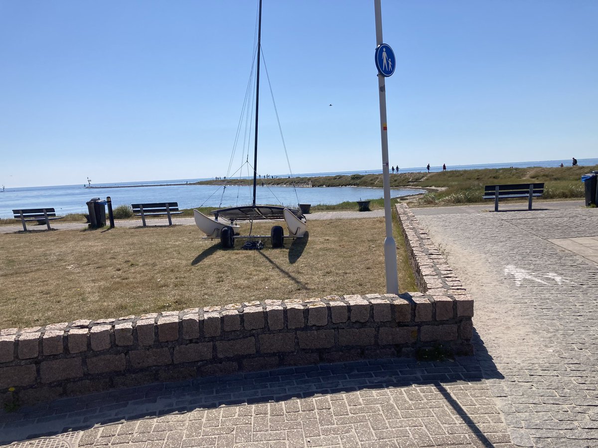 #Terschelling , vroeger stonden hier acht catamaran”s bij het Groene Strand, nu nog maar één. De k@t van de hoek maakt er nu bezwaar tegen.
Handhavers zonder zicht op het verleden zullen waarschijnlijk handhaven. We wachten af !