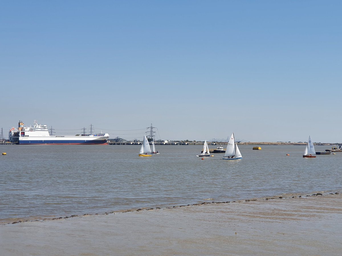 LennyRolles's tweet image. First day of the #gravesend regatta weekend with loads to see and do at the prom today. Pleased to see the Rowing club and @GravesendSC taking part in the celebrations