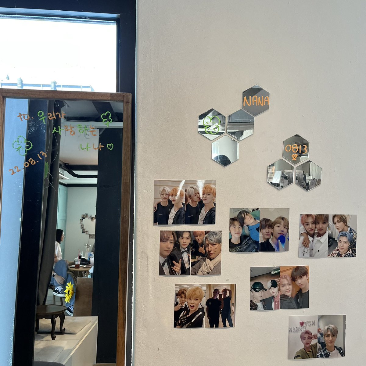 kkobn_'s tweet photo. 📍 카페 지금,여기

비록 모든 특전을 가지지 못 해서 너무 아쉽지만 그래도 카페에 재민이를 사랑하는 마음이 가득 담겨있어서 너무 좋았던 곳
간만에 카페인 아닌 음료를 먹어서 행복 했습니다 그리고 재민이에게 남길 메세지도 적어서 너무 좋았어요!

#모야모야_재민이생일이야
#Our_cherish_nana https://t.co/zU9jzvJhHB