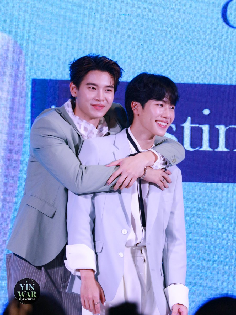 yinwarfamilysup's tweet photo. อ้อมกอดที่คุ้นเคย กอดแล้วไม่อยากปล่อยเลย

#DestinyclinicYinWar 
#yinyin_anw @yinyin_anw 
#warwanarat @warwanarat 
#YINWAR #หยิ่นวอร์ https://t.co/J9fdRM1Ei8