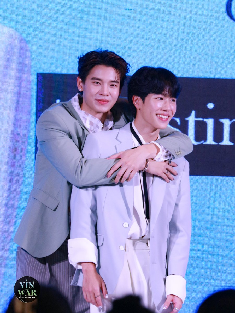 yinwarfamilysup's tweet photo. อ้อมกอดที่คุ้นเคย กอดแล้วไม่อยากปล่อยเลย

#DestinyclinicYinWar 
#yinyin_anw @yinyin_anw 
#warwanarat @warwanarat 
#YINWAR #หยิ่นวอร์ https://t.co/J9fdRM1Ei8