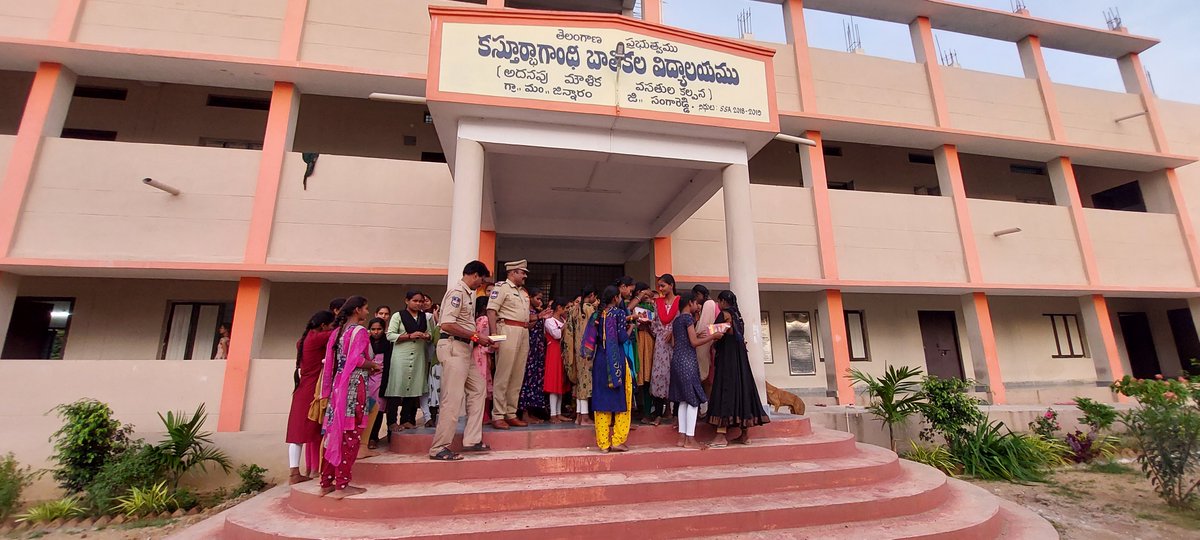 JinnaramPs's tweet photo. Rakshabandan at Kasturba Gandhi girls school, Jinnaram https://t.co/9uEVon1oET